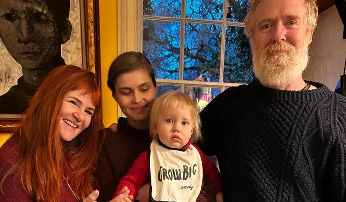 Glen Hansard with Maire and Christy