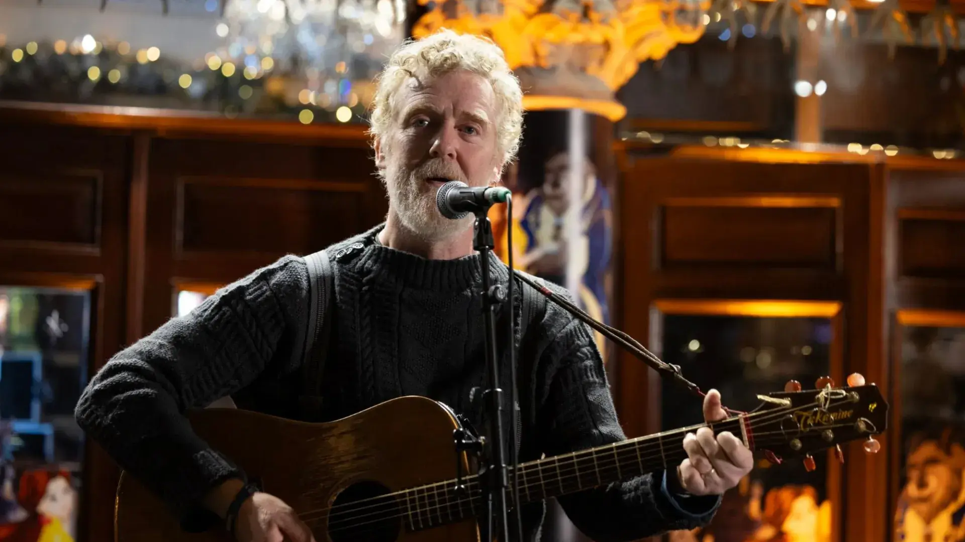 Glen Hansard busking